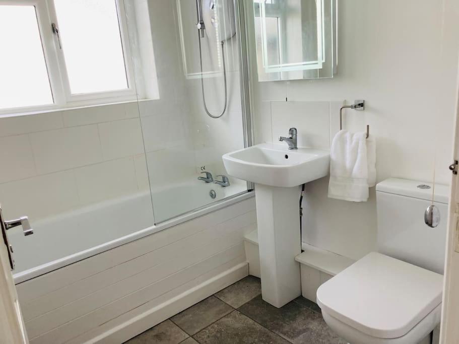 Welcoming Bungalow With Parking And Garden St Agnes  Luaran gambar